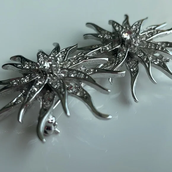 2 VINTAGE Silver-plated 1.5” Brooches | Set of 2 - Picture 8 of 11